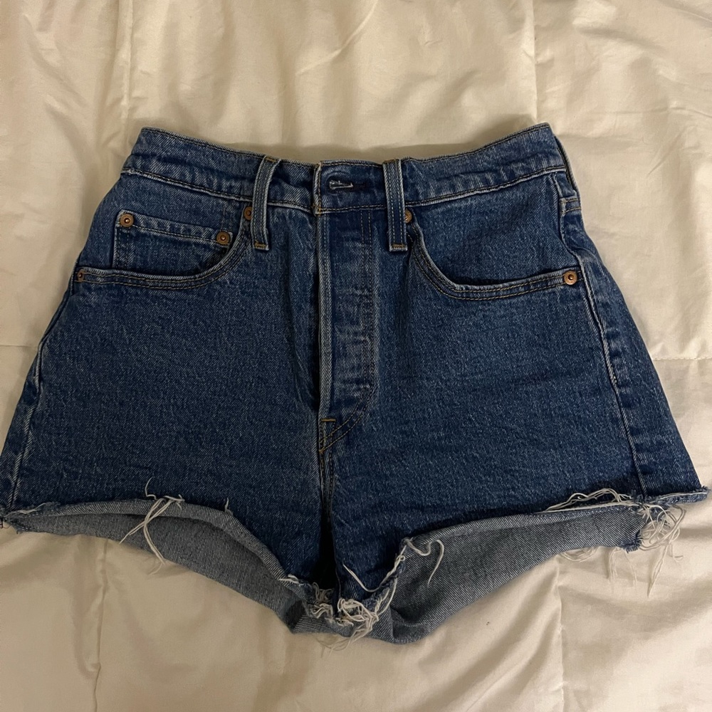 Levi’s shorts 501